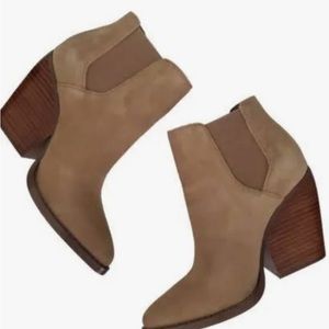 BP size 9 boots leather tan great condition